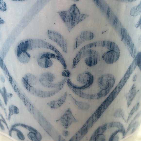 Lenox Swedish Trellis mug. - Picture 9 of 10